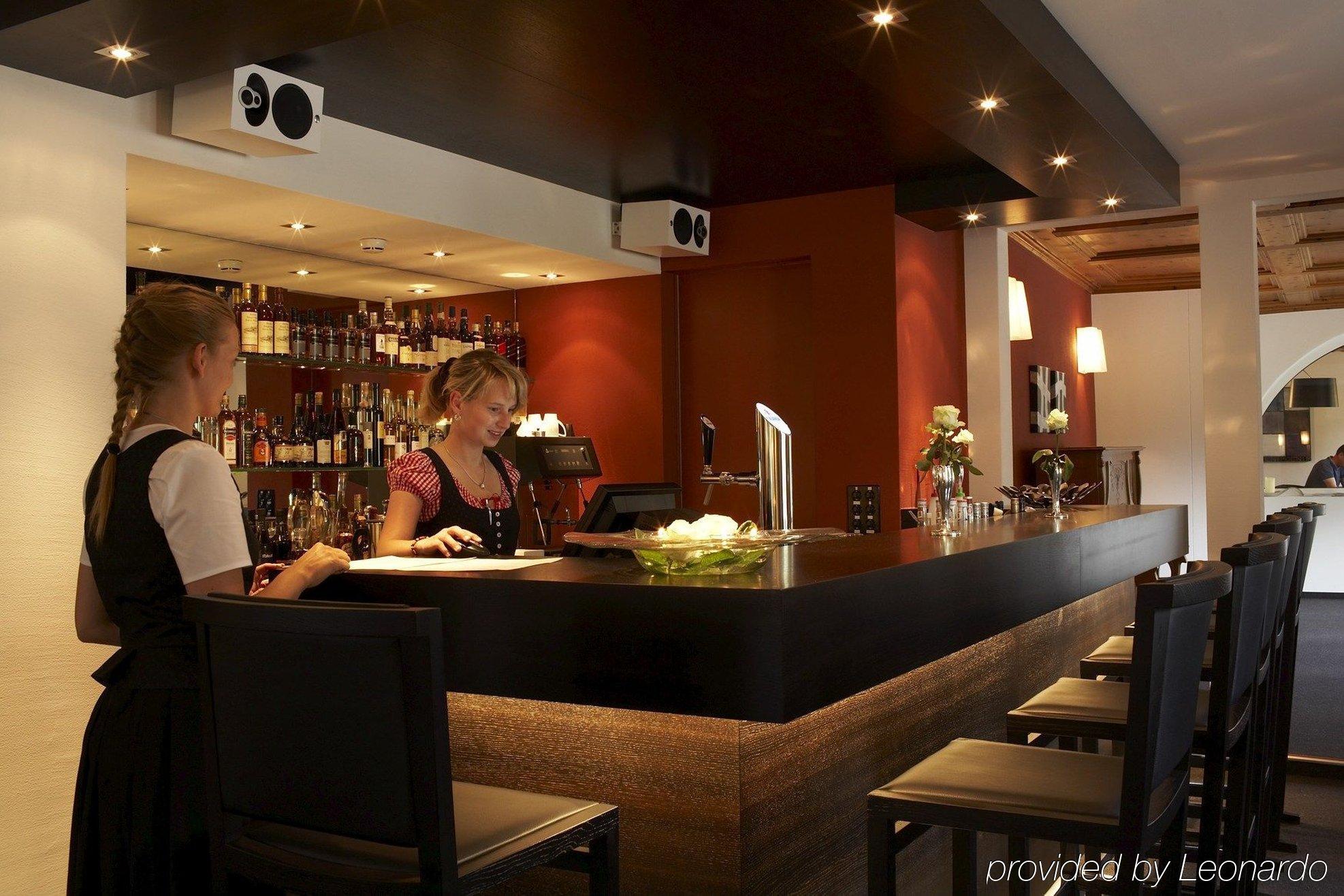 Engadiner Boutique-Hotel Guardaval Скуоль Ресторан фото